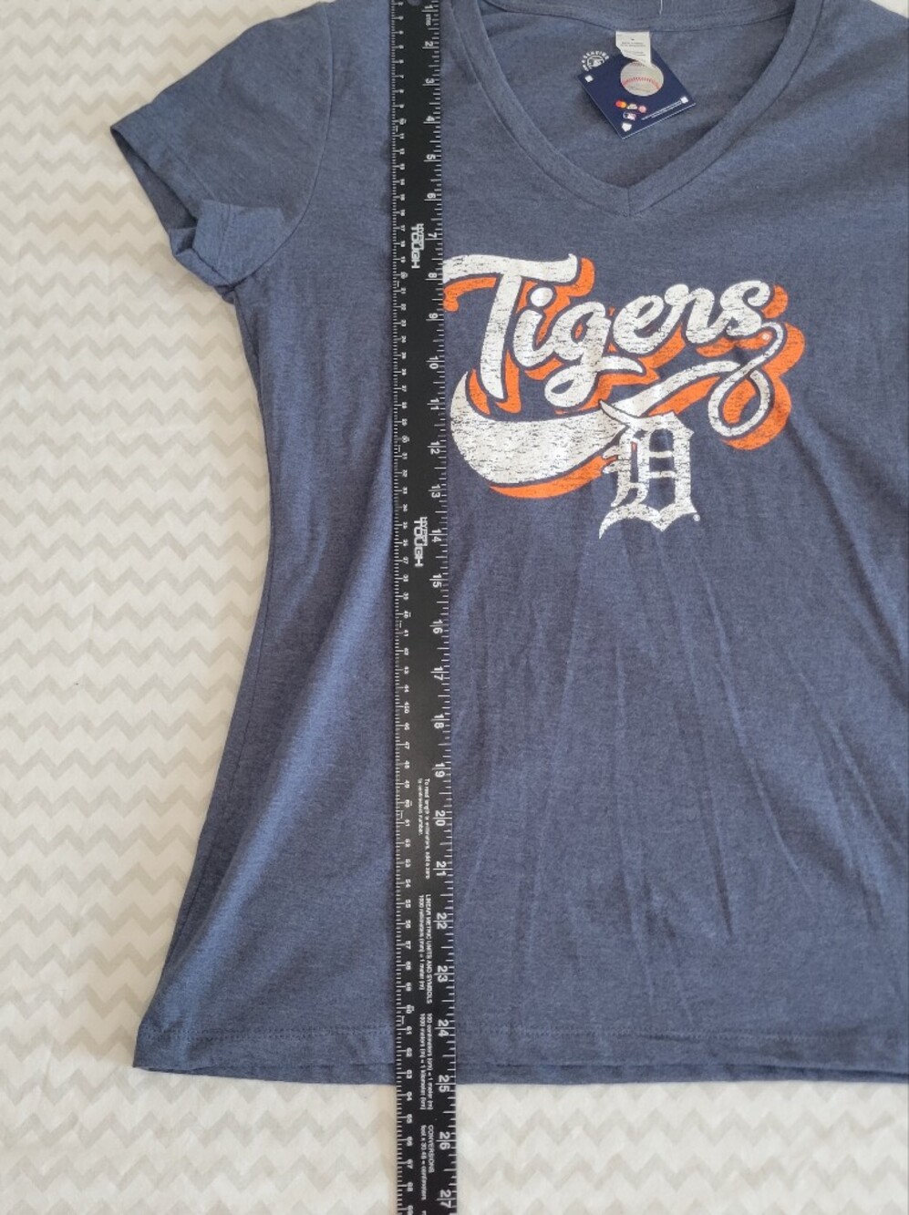 Genuine Merchandise Detroit Tigers Navy And White Tee Womens Size Small NWT - Picture 2 of 8